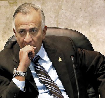 Presidente del Congreso hondureño dice “callarse” cuando lo critican