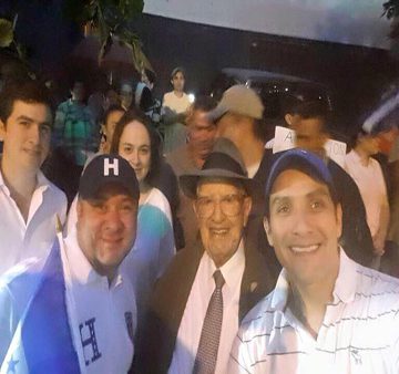 Banquero Jorge Bueso Arias se une a movilizaciones contra la corrupción en Honduras