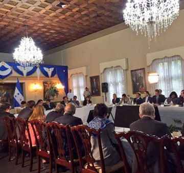 Diplomacia exige a presidente hondureño respetar marchas de indignados