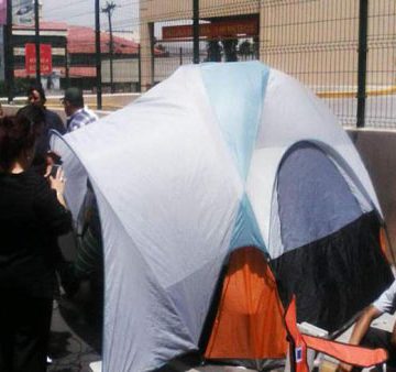 Heridos, censura y amenazas de muerte denuncian huelgistas de hambre
