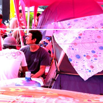 Cuatro indignados siguen en huelga de hambre frente a Casa Presidencial