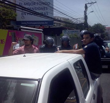 Expulsan de Casa Presidencial a prensa crítica de Juan Hernández