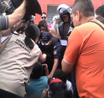 Reprimen a hondureños indignados en huelga de hambre