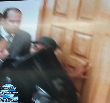 Honduras: Indignados invaden Corte por trama para encarcelar a periodista David Romero