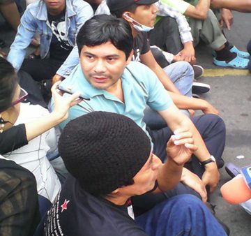 URGENTE: Policía reprime hondureños que llevan 23 días en huelga de hambre