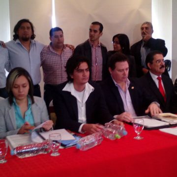 Indignados hondureños se reúnen con partidos de oposición