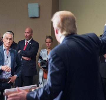 Donald Trump humilla y expulsa a Jorge Ramos de rueda de prensa Donald Trump humilla y expulsa a Jorge Ramos de rueda de prensa