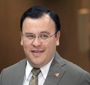 Diputado liberal duda que “Mel” desee “escarben” su gestión presidencial