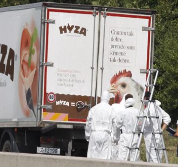 Decenas de refugiados hallados muertos en un camión en Austria Decenas de refugiados hallados muertos en un camión en Austria