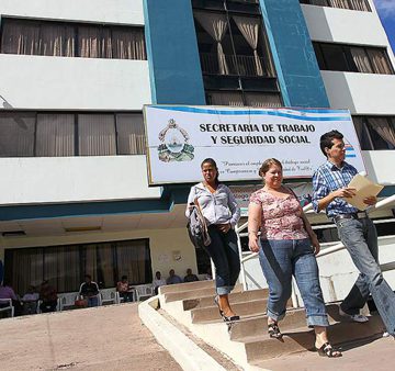 Honduras: piden a trabajadores aseguren mitad de prestaciones