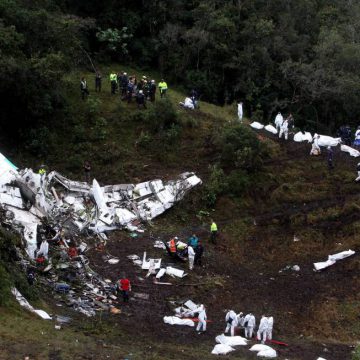 LUTO EN FÚTBOL MUNDIAL TRAS ACCIDENTE AÉREO DE BRASILEÑOS LUTO EN FÚTBOL MUNDIAL TRAS ACCIDENTE AÉREO DE BRASILEÑOS