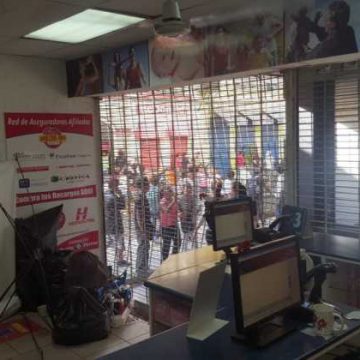 ¡ALERTA!: MUERTO Y HERIDOS EN CRUEL DESALOJO DE VENDEDORES EN TEGUCIGALPA ¡ALERTA!: MUERTO Y HERIDOS EN CRUEL DESALOJO DE VENDEDORES EN TEGUCIGALPA