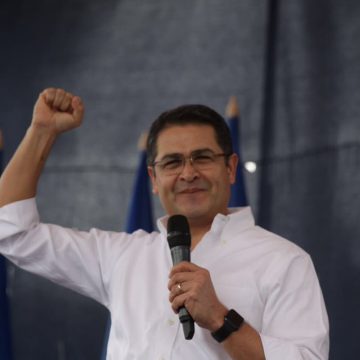 Votación 2-1: TSE inscribe a JOH para la reelección