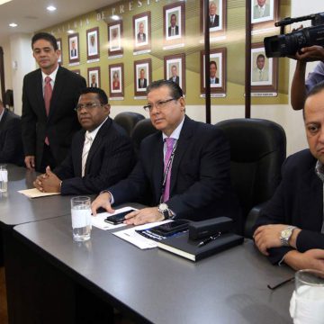 “HORA CERO” DEL TSE, MIÉRCOLES ACEPTA O NO REELECCIÓN “HORA CERO” DEL TSE, MIÉRCOLES ACEPTA O NO REELECCIÓN