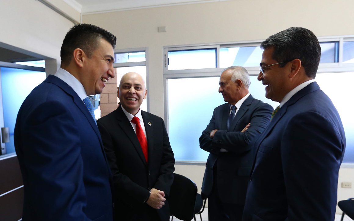 HONDURAS/ LOS TRES PODERES EN UNA MANO Y EL “TRA, TRA, TRAINING” DEL JUEZ CASTEL HONDURAS/ LOS TRES PODERES EN UNA MANO Y EL “TRA, TRA, TRAINING” DEL JUEZ CASTEL