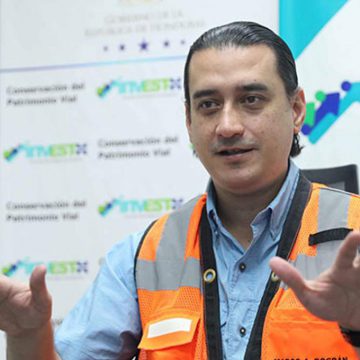 ¡FICCIÓN! HONDURAS / FUNCIONARIO PAGÓ 1,200 MILLONES POR HOSPITALES Y NO SABE SI VENDRÁN
