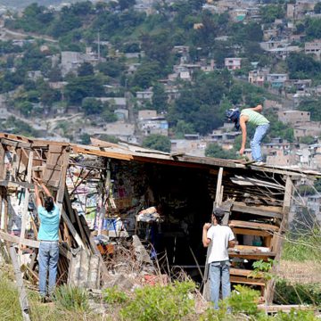 LA HONDURAS DE AQUÍ, DE ALLÁ Y USTEDES LOS MALNACIDOS LA HONDURAS DE AQUÍ, DE ALLÁ Y USTEDES LOS MALNACIDOS