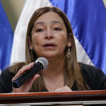 HONDURAS / OTRO CUADRO DE CONFIANZA SALTA DEL BARCO, RENUNCIA ROCÍO TÁBORA