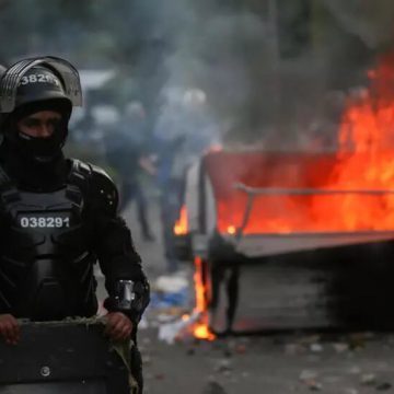PROTESTA CONTRA BRUTALIDAD POLICIAL DEJA 13 MUERTOS EN COLOMBIA PROTESTA CONTRA BRUTALIDAD POLICIAL DEJA 13 MUERTOS EN COLOMBIA
