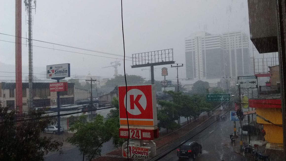 HONDURAS / ALERTA ROJA EL FIN DE SEMANA POR TORMENTA “GAMMA” HONDURAS / ALERTA ROJA EL FIN DE SEMANA POR TORMENTA “GAMMA”
