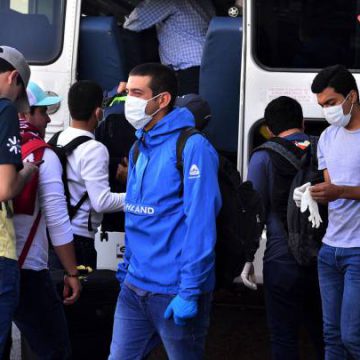 ¡INVITACIÓN MORTAL! JOH PIDE A HONDUREÑOS LLENAR PLAYAS Y MÉDICOS LLORAN