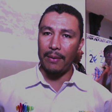 HONDURAS / UN INSOLENTE VENDEDOR DE TAMALES Y ¡RENUNCIÁ EBAL!