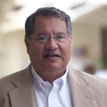 HONDURAS / ANALISTA EDGARDO RODRÍGUEZ LLAMA «MARICONES» A SUS ALUMNOS UNIVERSITARIOS