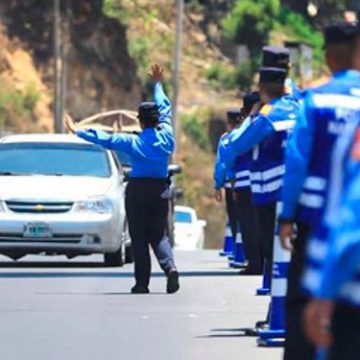 GRUPO FLORES Y POLICÍA HONDUREÑA LANZAN CAMPAÑA «VACACIONES SEGURAS» GRUPO FLORES Y POLICÍA HONDUREÑA LANZAN CAMPAÑA «VACACIONES SEGURAS»
