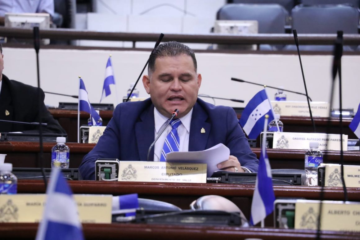 HONDURAS / APRUEBAN MÁS REGALÍAS A MINERAS, MÁS SAQUEO Y MUERTE DE AMBIENTALISTAS HONDURAS / APRUEBAN MÁS REGALÍAS A MINERAS, MÁS SAQUEO Y MUERTE DE AMBIENTALISTAS