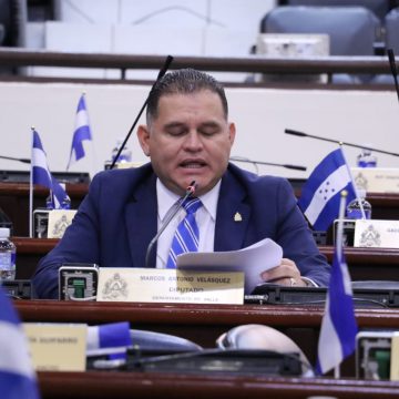HONDURAS / APRUEBAN MÁS REGALÍAS A MINERAS, MÁS SAQUEO Y MUERTE DE AMBIENTALISTAS HONDURAS / APRUEBAN MÁS REGALÍAS A MINERAS, MÁS SAQUEO Y MUERTE DE AMBIENTALISTAS