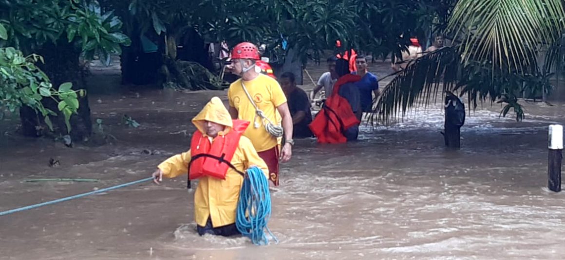HONDURAS / INUNDACIONES, EVACUACIONES Y MUERTE PROVOCAN “ETA” Y VIENTOS DEL NORTE