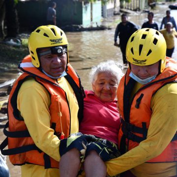 HONDURAS / “ETA”: 1.7 MILLONES DE AFECTADOS, 60 MIL DAMNIFICADOS Y 37 MUERTOS HONDURAS / “ETA”: 1.7 MILLONES DE AFECTADOS, 60 MIL DAMNIFICADOS Y 37 MUERTOS