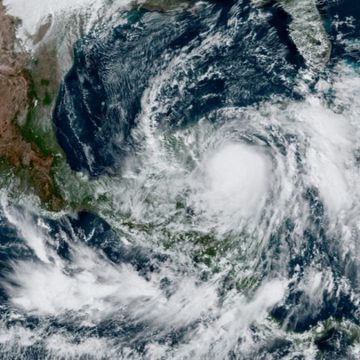 ¡URGENTE! HURACÁN ETA YA LLEGÓ A HONDURAS; GOBIERNO INSISTE CON FERIADO ¡URGENTE! HURACÁN ETA YA LLEGÓ A HONDURAS; GOBIERNO INSISTE CON FERIADO