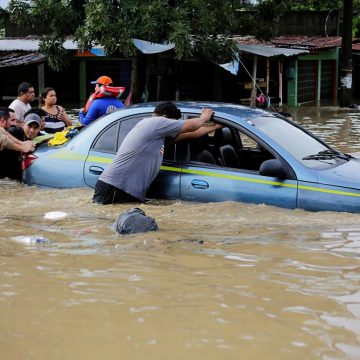 HONDURAS / “IOTA” PASARÁ COMO TORMENTA TROPICAL, PELIGRO PERSISTE HONDURAS / “IOTA” PASARÁ COMO TORMENTA TROPICAL, PELIGRO PERSISTE