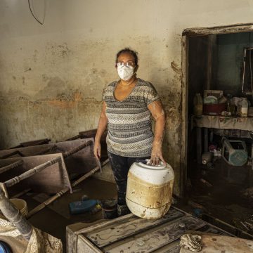 “HONDURAS SE AHOGA; RETROCEDE 20 AÑOS EN TRES SEMANAS DE LLUVIA”: DIARIO EL PAÍS