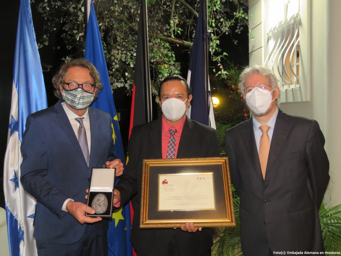 ¡HISTÓRICO JOSÉ! PRIMER DEFENSOR HONDUREÑO EN RECIBIR PREMIO FRANCO-ALEMÁN