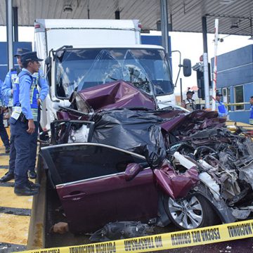 ¡ADVERTENCIA! NO INQUIETA CINCO MUERTES; GOBIERNO NO MOVERÁ PEAJE EN SANTA CRUZ ¡ADVERTENCIA! NO INQUIETA CINCO MUERTES; GOBIERNO NO MOVERÁ PEAJE EN SANTA CRUZ