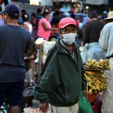 REPORTAJE / CON 110 MILLONES DE DÓLARES SE VACUNA AL PUEBLO HONDUREÑO REPORTAJE / CON 110 MILLONES DE DÓLARES SE VACUNA AL PUEBLO HONDUREÑO