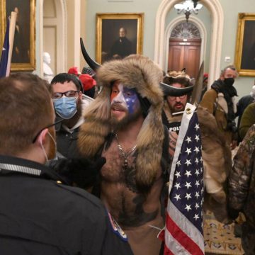 TRUMP BUSCA DAR GOLPE A BIDEN, VÁNDALOS IMPIDEN SESIÓN EN CAPITOLIO TRUMP BUSCA DAR GOLPE A BIDEN, VÁNDALOS IMPIDEN SESIÓN EN CAPITOLIO