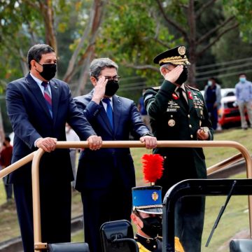 ¡URGENTE! SENADORES PROPONEN SANCIONAR A JOH Y MILITARES: THE GUARDIAN ¡URGENTE! SENADORES PROPONEN SANCIONAR A JOH Y MILITARES: THE GUARDIAN