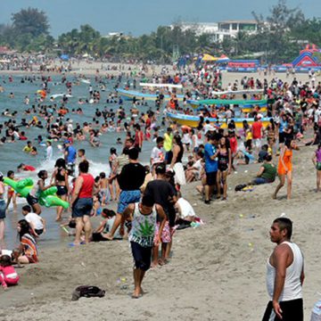 HONDURAS / GOBIERNO FIRMA TERCER BROTE COVID CON VACACIONES “SANTAS”