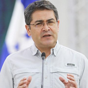 HONDURAS / EXJEFE DEA PIDE A JOH QUE SE ENTREGUE Y EVITE QUE LO SAQUEN DE SU CASA