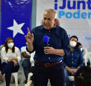 HONDURAS / CON 10% DE VOTOS CONTADOS, MAURICIO OLIVA APLAUDE SU DERROTA