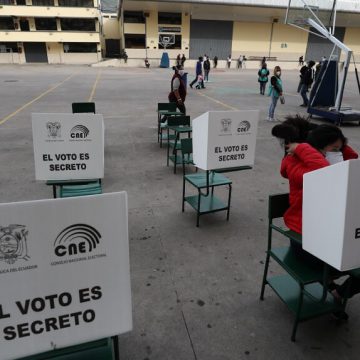 ECUADOR CONTÓ VOTOS EN CUATRO HORAS, HONDURAS EN 30 DÍAS ECUADOR CONTÓ VOTOS EN CUATRO HORAS, HONDURAS EN 30 DÍAS