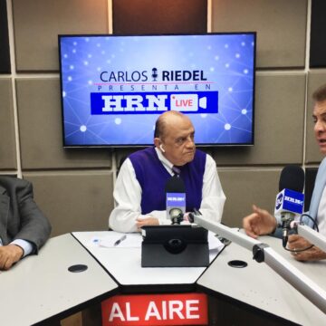 HONDURAS / REINGRESAN DE EMERGENCIA A PERIODISTA CARLOS RIEDEL POR NEUMONÍA