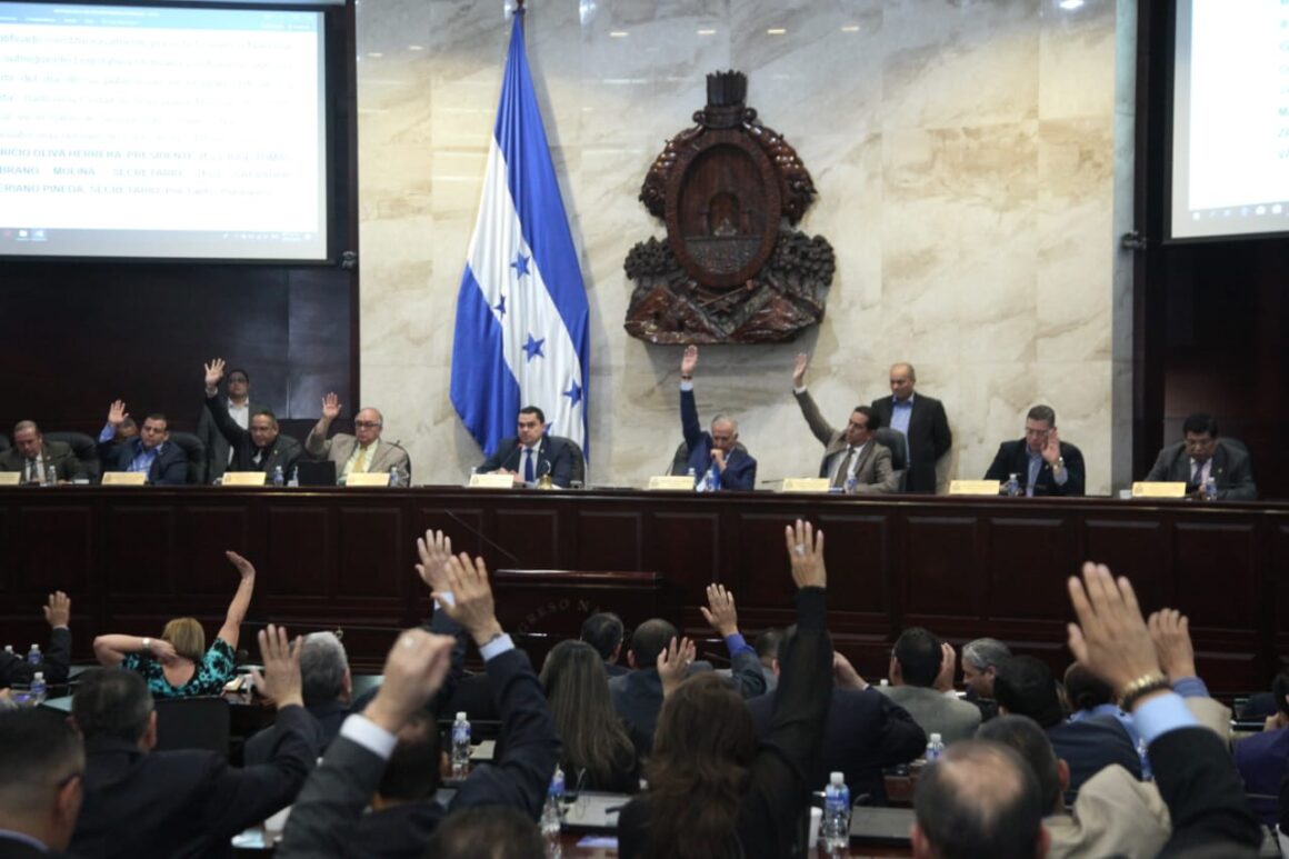 DIPUTADOS «CACHURECOS» RATIFICAN TRAICIÓN A HONDURAS Y NO ENJUICIAN A MAGISTRADOS