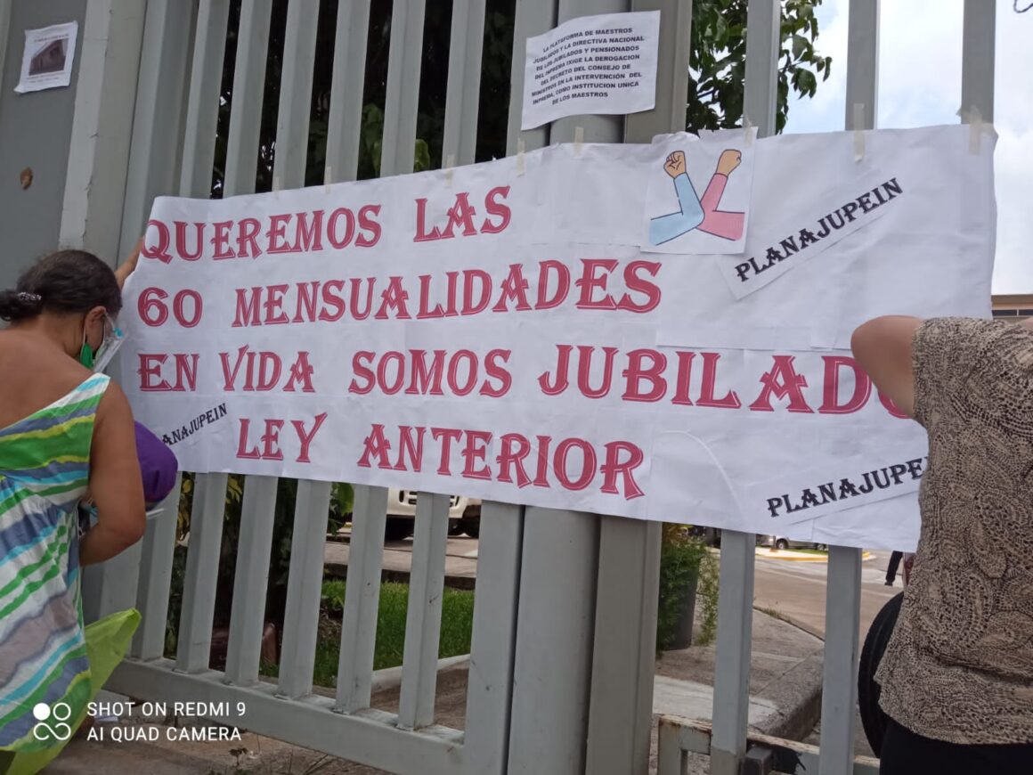 HONDURAS / MAESTROS JUBILADOS EXIGEN PROMESA DE 60 MESES DE PENSIÓN EN VIDA Y VACUNAS