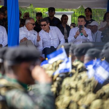 HONDURAS / POLÍTICA LACRA ASALTÓ BARRACA MILITAR O LOS “GUACHIMANES” DEL PODER HONDURAS / POLÍTICA LACRA ASALTÓ BARRACA MILITAR O LOS “GUACHIMANES” DEL PODER