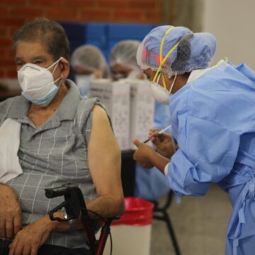 HONDURAS / ¡ABUSO! “ABUELITOS” SE QUEDAN EN PENURIA SIN SEGUNDA SPUTNIK