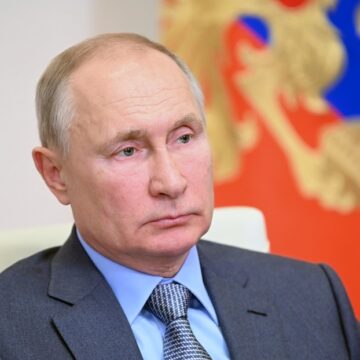 «HAY QUE DEJAR DE CONSTRUIR ‘DEMOCRACIAS’ EN OTROS PAÍSES»: PUTIN SOBRE AFGANISTAN